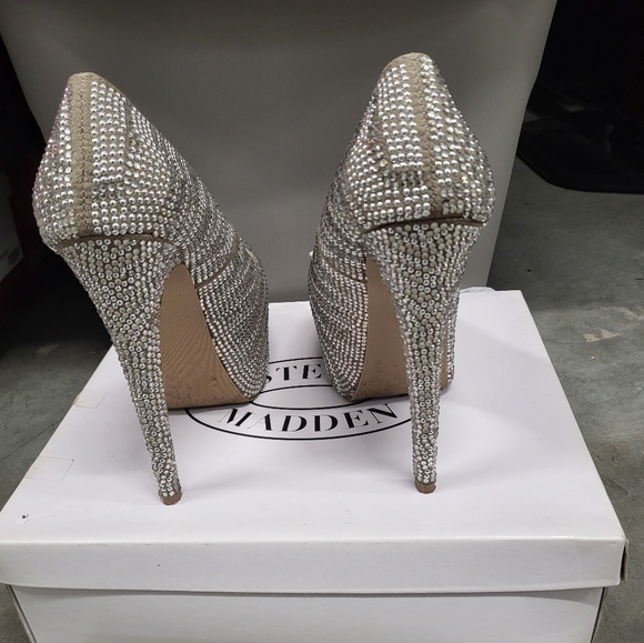 Steve Madden Dyvinal pewter platforms - Picture 5 of 6